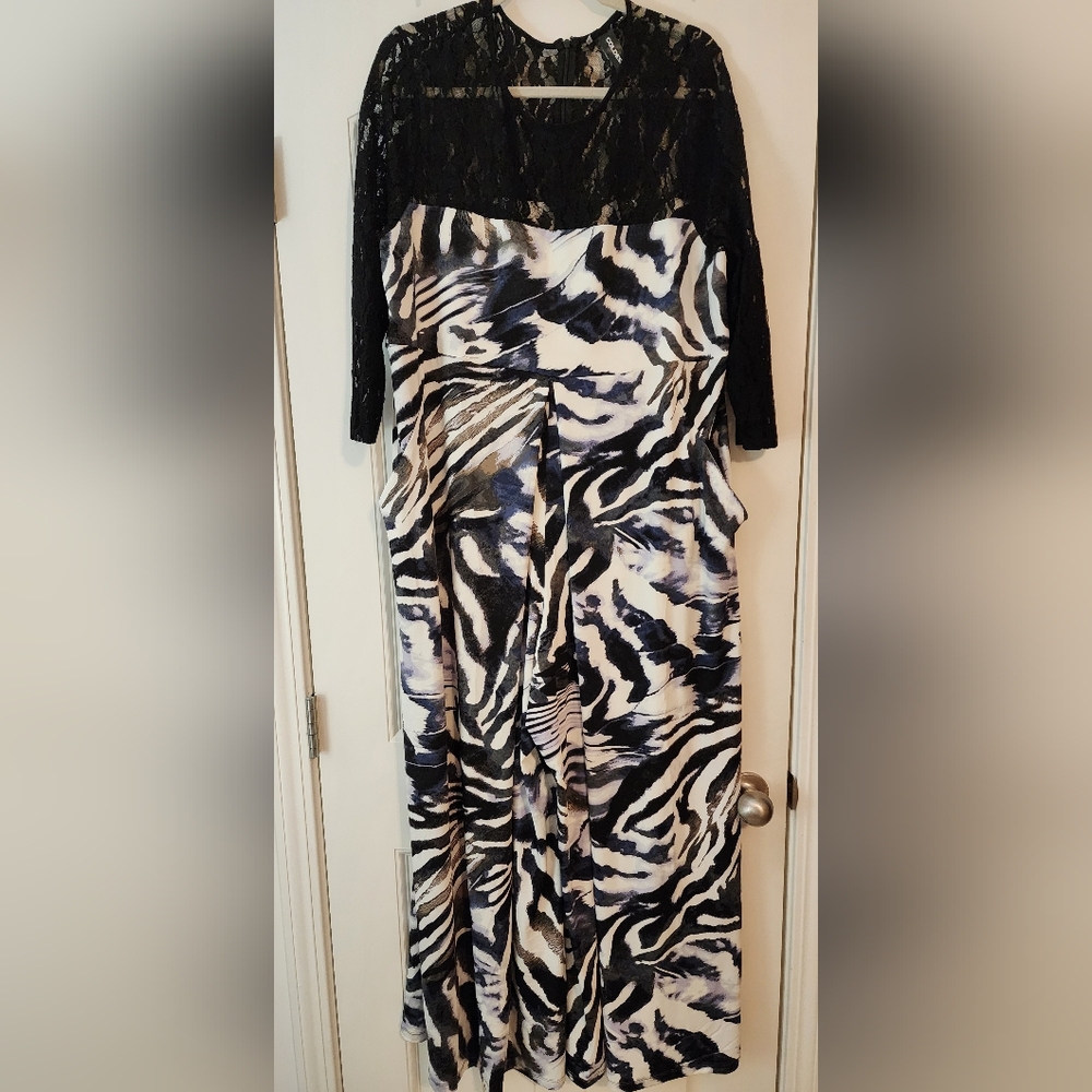 Coldesina Black and White Animal Print Jumpsuit Lace Shoulders Zip Back Sz 1X
